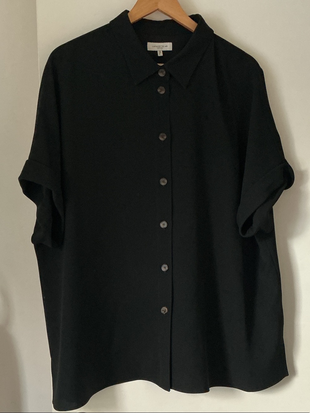 LAFAYETTE 148 NEW YORK Black Short-Sleeve Button-Up Shirt